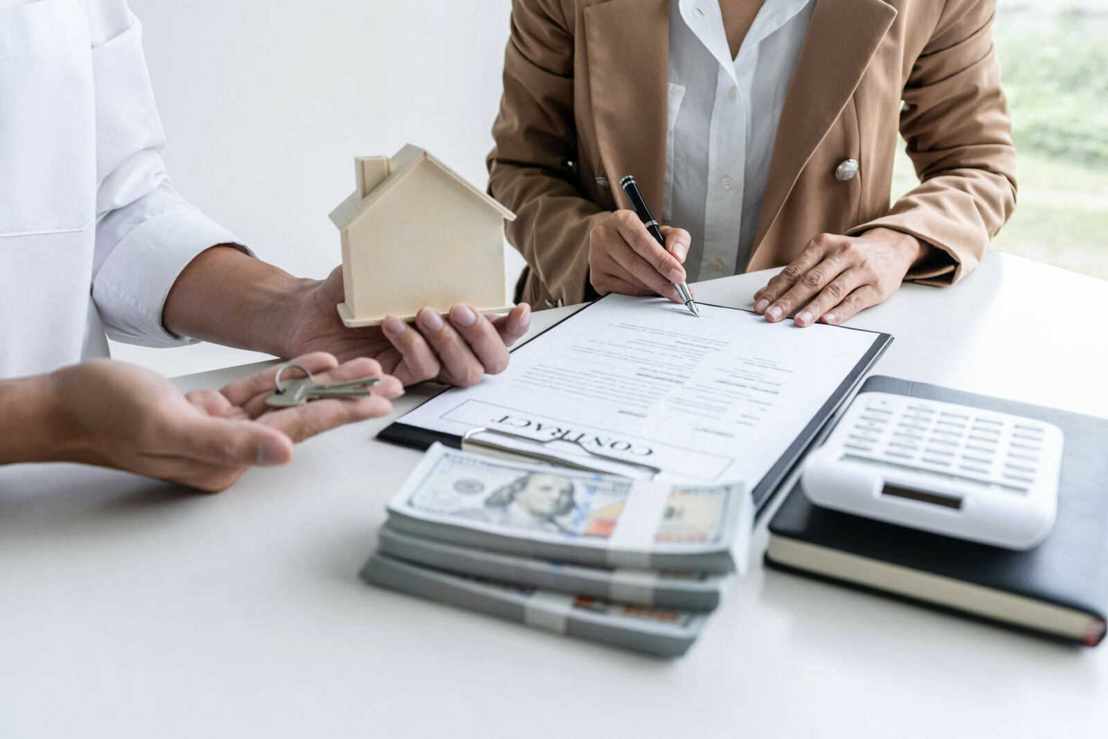 Cash vs. Financing: Which Is the Smarter Way to Buy a Home?