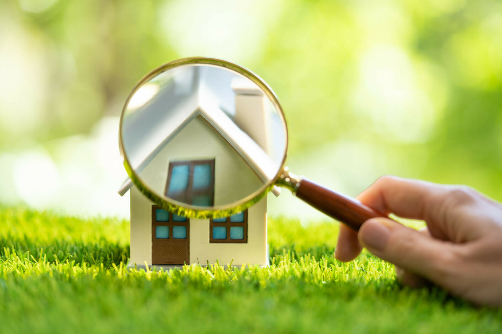 Why the Home You Love Online Might Disappoint You in Person (And How to Avoid the Trap)